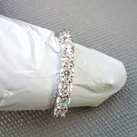 925 Sterling Silver 7 Stones Sparkly .7ct Moissanite Size 8 Eternity Ring - Picture 2 of 5